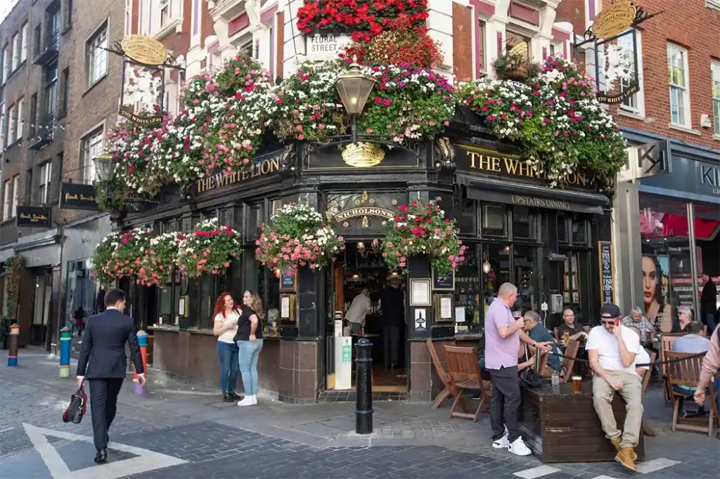 Student life in London 5 A pub in Soho