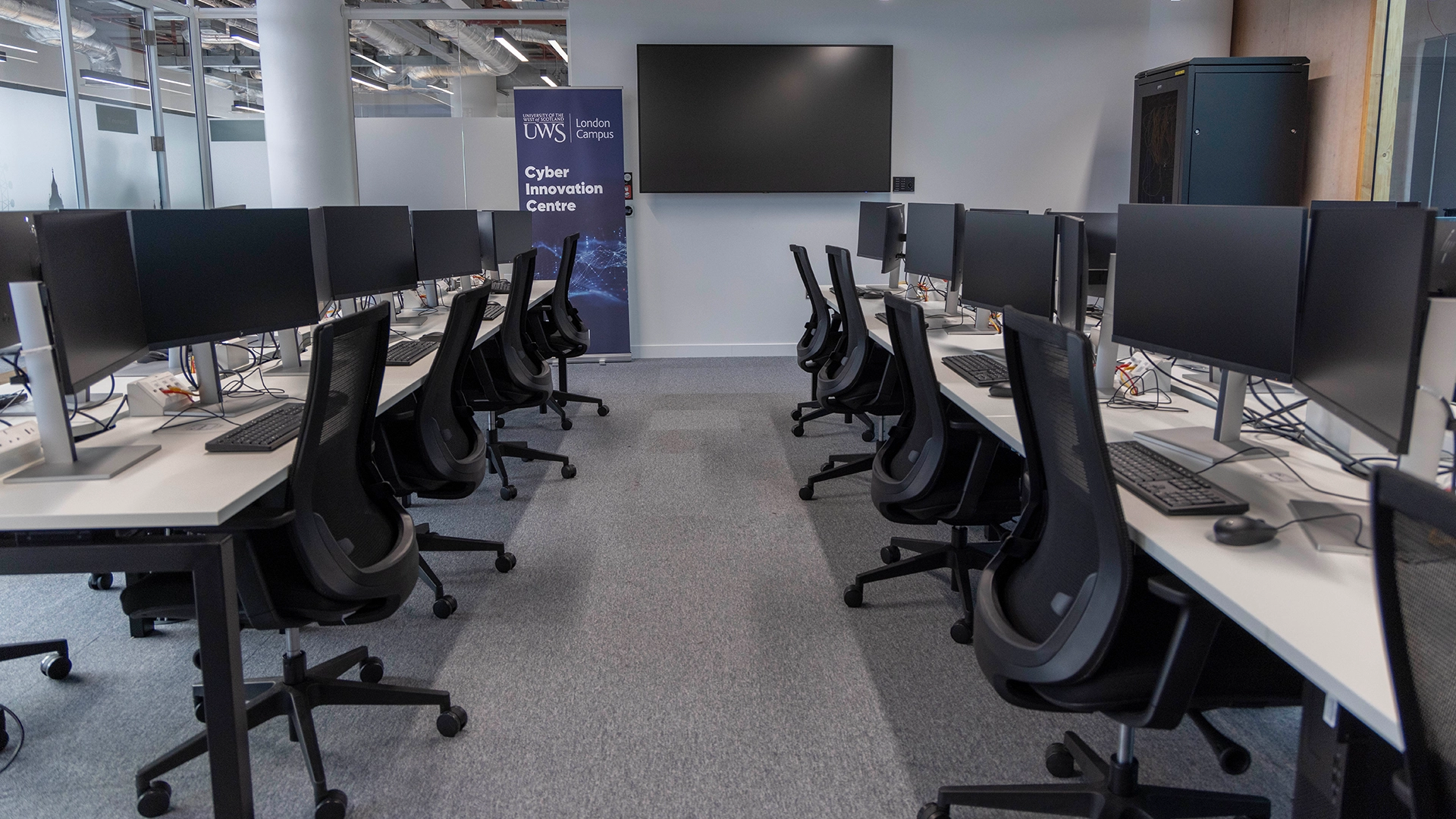 UWS London Campus - Career-Focused Degrees in the Heart of London 1945 uws cyber security lab
